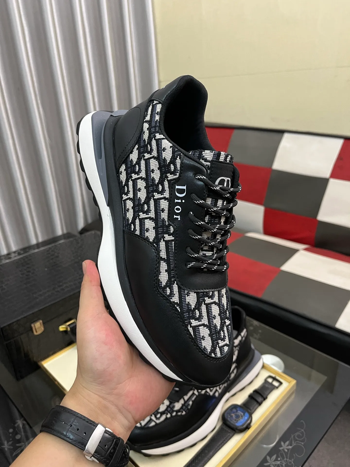 Men's Men's Shoes💰458⌚️⌚️Dior unique modern style sneakers. Counter purchasing 🏃casual leather shoes😍😍 original cowhide leather imported from Italy (refuses to discolor and grind feet) soles: original soles specially provided by the original factory, super cool😍 lace up and walk with wind👍 style design ⚠️ super comfortable and wear-resistant original soles. Just like shooting the real thing 🎬The real thing is better Code number: 38-443️⃣Colors available